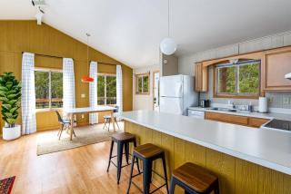 Wooded Nest, Cozy 3BR Chalet Near Spas, Downtown Berkeley Springs & Hiking - Berkeley Springs - 4