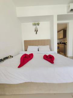 G-cribs studio pool view - 3