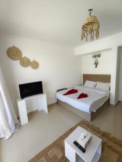 G-cribs studio pool view - 0