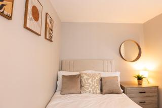 Modern House - Sleeps 12 - Birmingham City - FREE Parking - 2