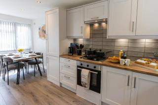 Birmingham City Centre Lrg House - Sleeps 10 - Free Driveway Parking - 3