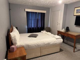Sterling Lodge Hotel - 8