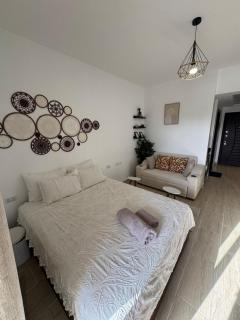 Aldau Heights Modern Serenity Studio - 1