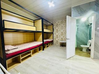 Zuulun Hostel - - 2