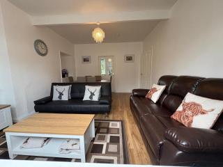 Ashley Holiday Home, Close To City Centre With Free Parking - Dalneigh - 8