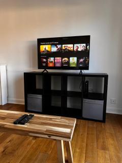 2 Bedroom Flat Near Warner Bros Studio, Watford - 0