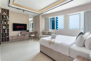 Luxury Jlt Studio Renovated Lake View Metro - 9