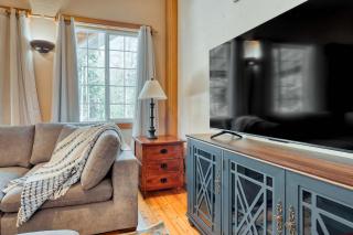 Cozy Private Ranch Cabin Whistle Lake Sleeps 6 - 9