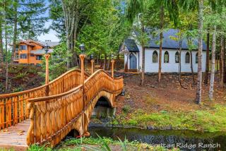 Off-Grid Bungalow Cabin Private Ranch Sleeps 8 - 9