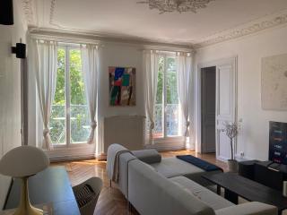 Very charming Haussmannian apartment with balcony - 0