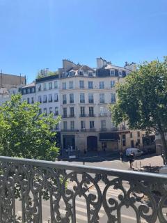 Very charming Haussmannian apartment with balcony - 4