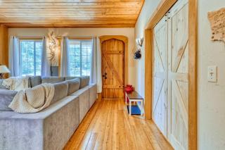 Private Ranch 2BR Cabin Retreat Sleeps 9 - 2