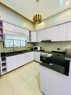 Super quiet Heaven Hideout Loft - 7