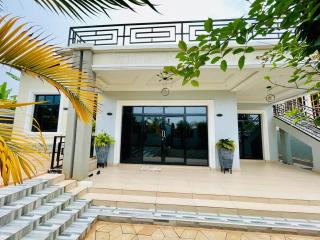 Super quiet Heaven Hideout Loft - 3