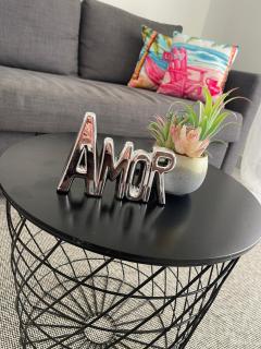 Bright & Airy Apartment - 7