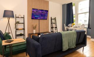 Spacious 3 bed Parking, Long stay , Relocators - 4