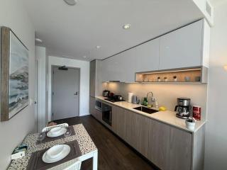 Brand new stylish Cf center 1B1B - Richmond - 2