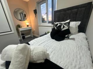 Stylish 2BR Stay- Preston City - Preston - 2