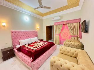 Rising Frank in Guest house - Islamabad - 8