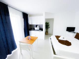 CARIBBEAN SEA Hotel BEACH Vacation rental studios LONG TERM POOL SPA - 1