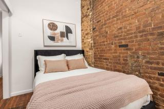 Spacious 3-Bedroom Retreat in the Heart of NYC - 8