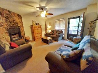Valley Condo 124 - Creekside - WiFi - Hot Tub - Fireplace - Washer - Dryer - Playground - 9
