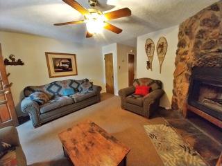 Valley Condo 124 - Creekside - WiFi - Hot Tub - Fireplace - Washer - Dryer - Playground - 8