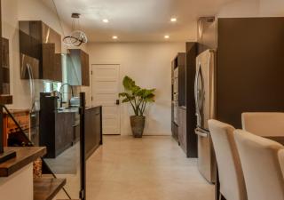Modern Apartment - Home Theater and Premium Kitchen - Terrebonne - 6