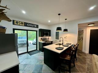 Modern 2BR Retreat in Harbor - 8