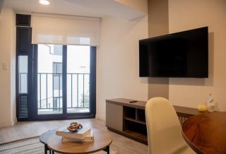 Majestic 2BR with Balcony in Miraflores - 1