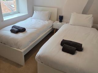 Charming Village Cottage with Parking - - 5