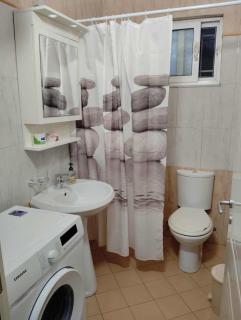 Fofo's Guesthouse - Dhërmi - 9