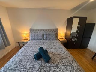 Specious double room with king size bed - 5
