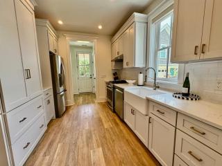 Wharf Street Coastal Escape - 3BR Old Town Luxury - 8