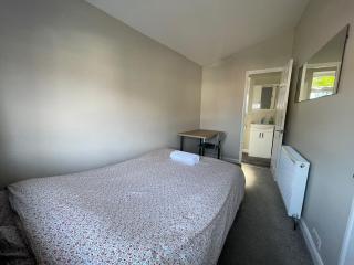 4 Bedroom Home, FREE Parking & Wi-Fi, Garden - Tilehurst - 3