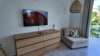 La Fenice 3 Bedroom Beachfront Apartment - 9