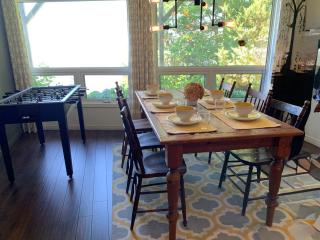 Luxurious Lakefront Cottage, Sleeps 12 - 3
