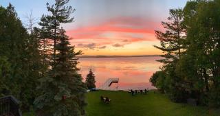 Luxurious Lakefront Cottage, Sleeps 12 - 2