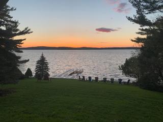 Luxurious Lakefront Cottage, Sleeps 12 - 1