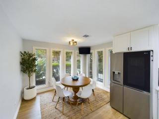 Buckle n Boots BNB - 20 minutes to downtown and pool - Houston - 9