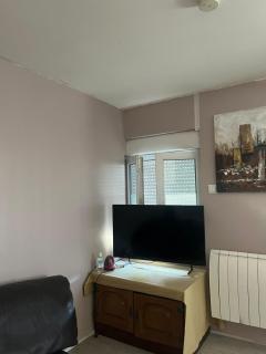 Appartement calme, frais à louer, nouvellement repeint, emplacement stratégique, proche de toutes commodités, de l'autoroute, valenciennes, lille, Belgique, wifi, Netflix, parking Gratuits - 4