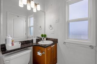 Central Spacious 3 Br Upstairs - 4