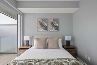 Stylish 1BR Downtown TO Steps to Attractions - 4