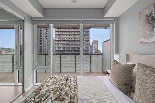 Stylish 1BR Downtown TO Steps to Attractions - 3