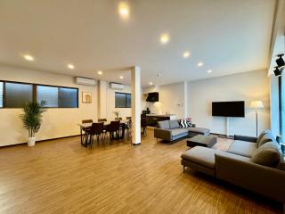 Crystal Jade102 A house in 2025 remodeled 9 beds available - 0