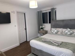 Stylish & Cosy 3 BR in Gravesend - 4