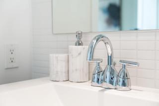 Modern 2BR in TO Near Yorkville & the Village - 3