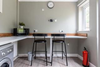 3 Bedroom Family & Contractor House in Aspley, Nottingham - Sleeps 5 - By CircleWay Homes - 5