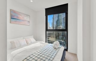 Central Location CBD Escape - Stunning Views, Pool and Gym Access - Melbourne - 5