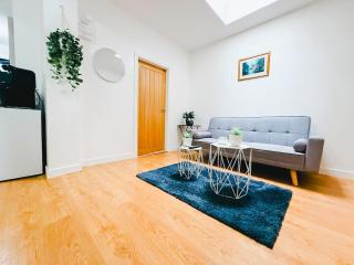 Gorgeous 1 bed flat, sleeps 4 - Pudsey - 0
